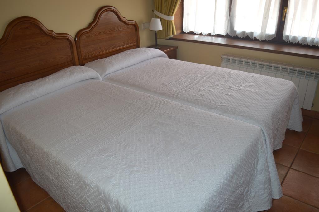 Hostal Revinuesa Εξωτερικό φωτογραφία