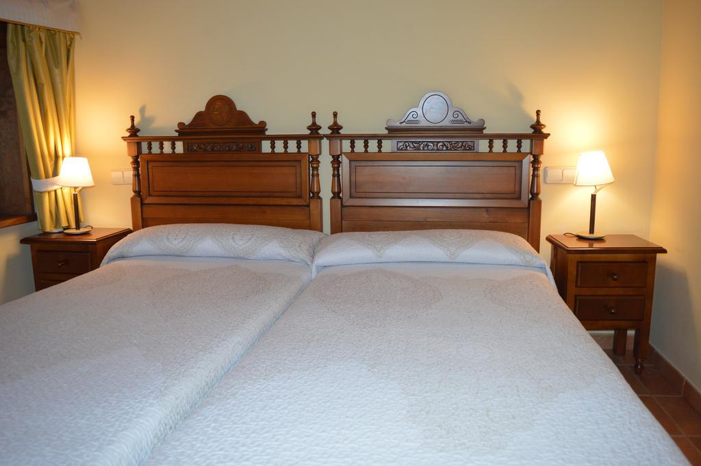 Hostal Revinuesa Εξωτερικό φωτογραφία