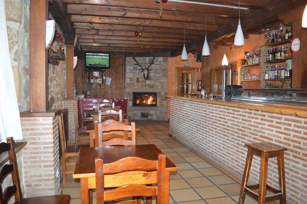 Hostal Revinuesa Εξωτερικό φωτογραφία