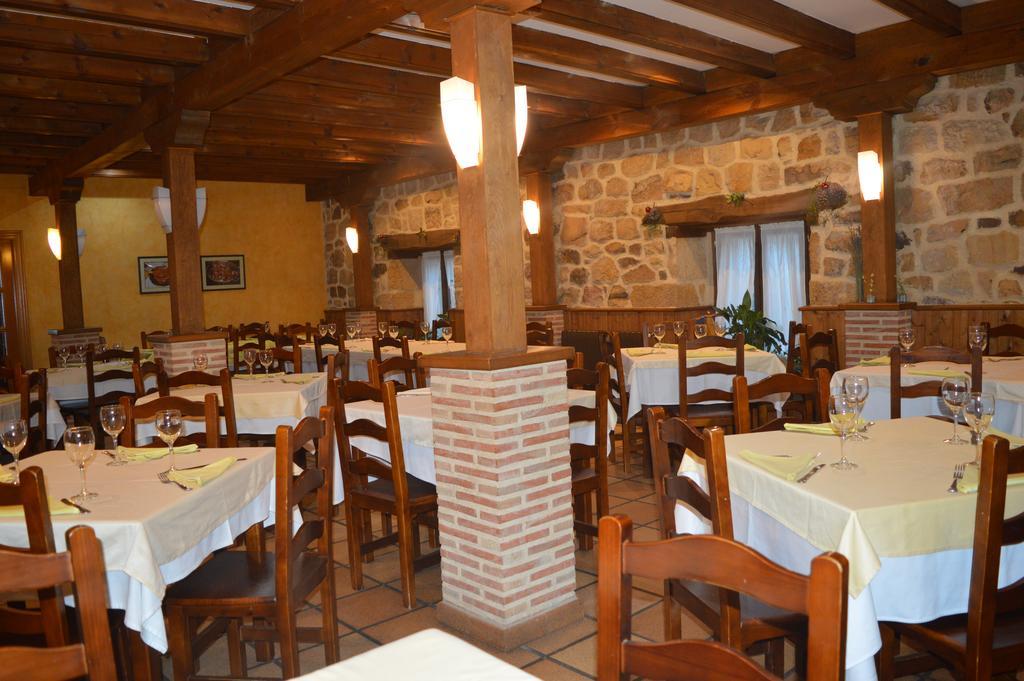 Hostal Revinuesa Εξωτερικό φωτογραφία