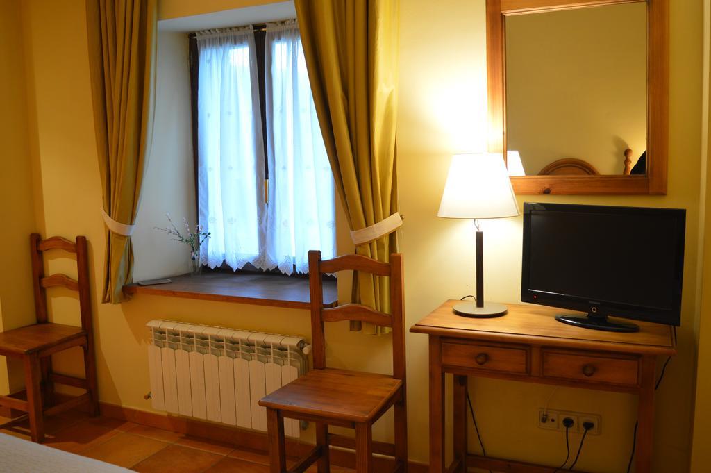 Hostal Revinuesa Εξωτερικό φωτογραφία