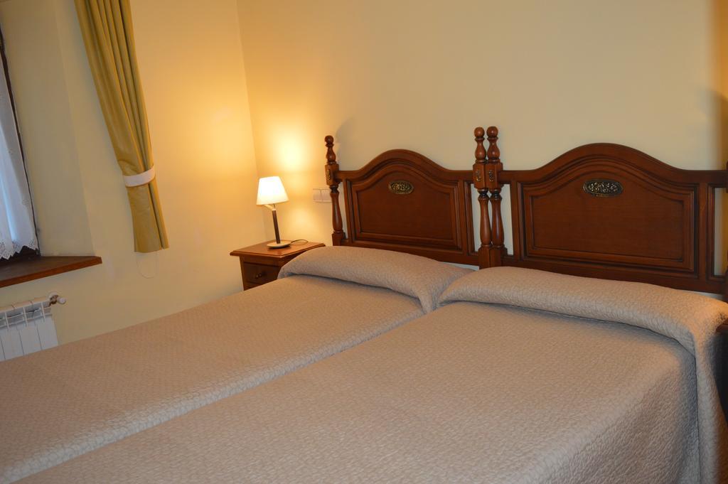 Hostal Revinuesa Εξωτερικό φωτογραφία