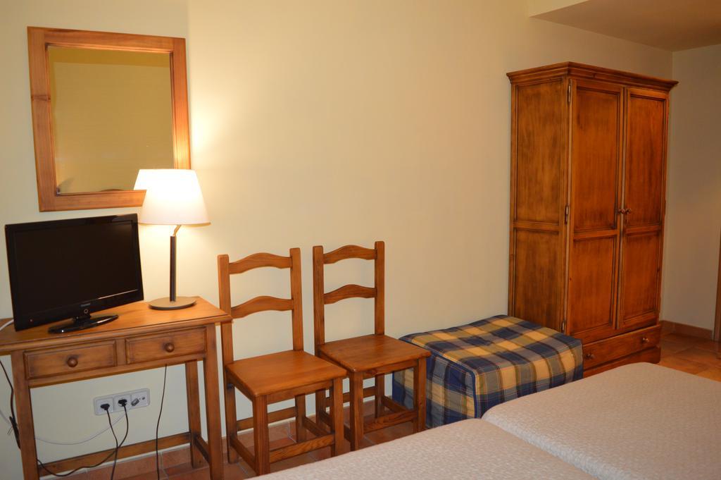 Hostal Revinuesa Εξωτερικό φωτογραφία
