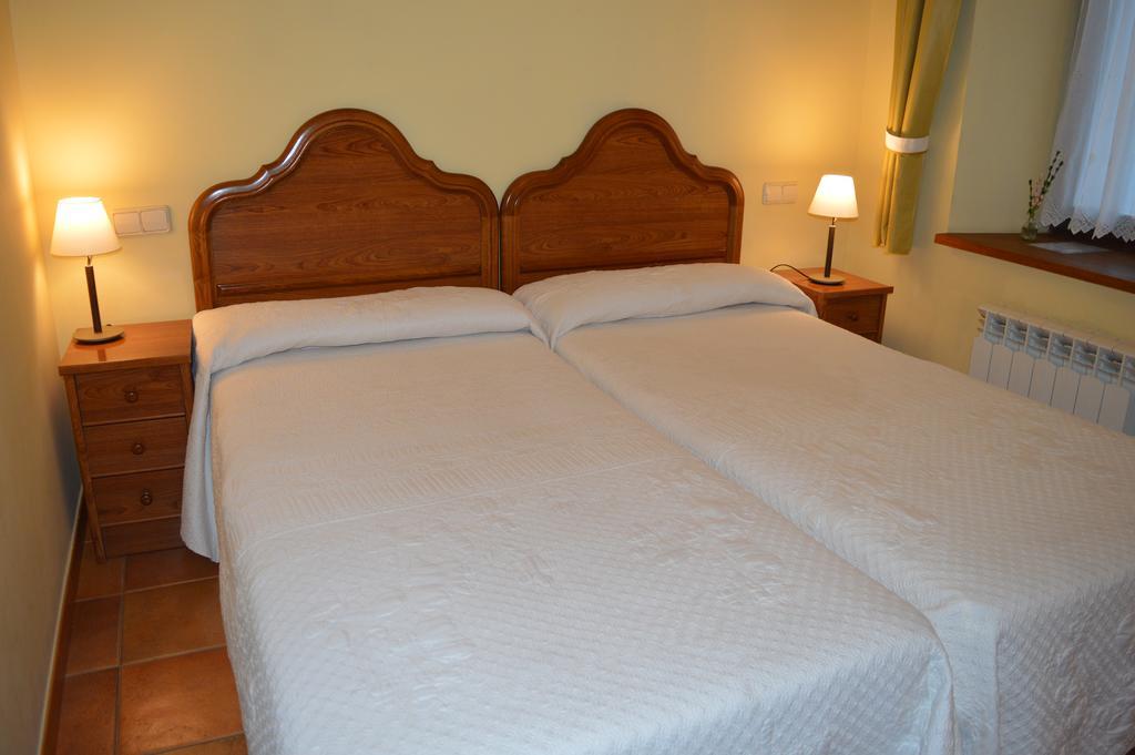 Hostal Revinuesa Εξωτερικό φωτογραφία