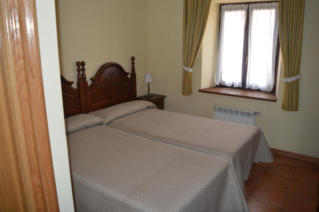 Hostal Revinuesa Εξωτερικό φωτογραφία