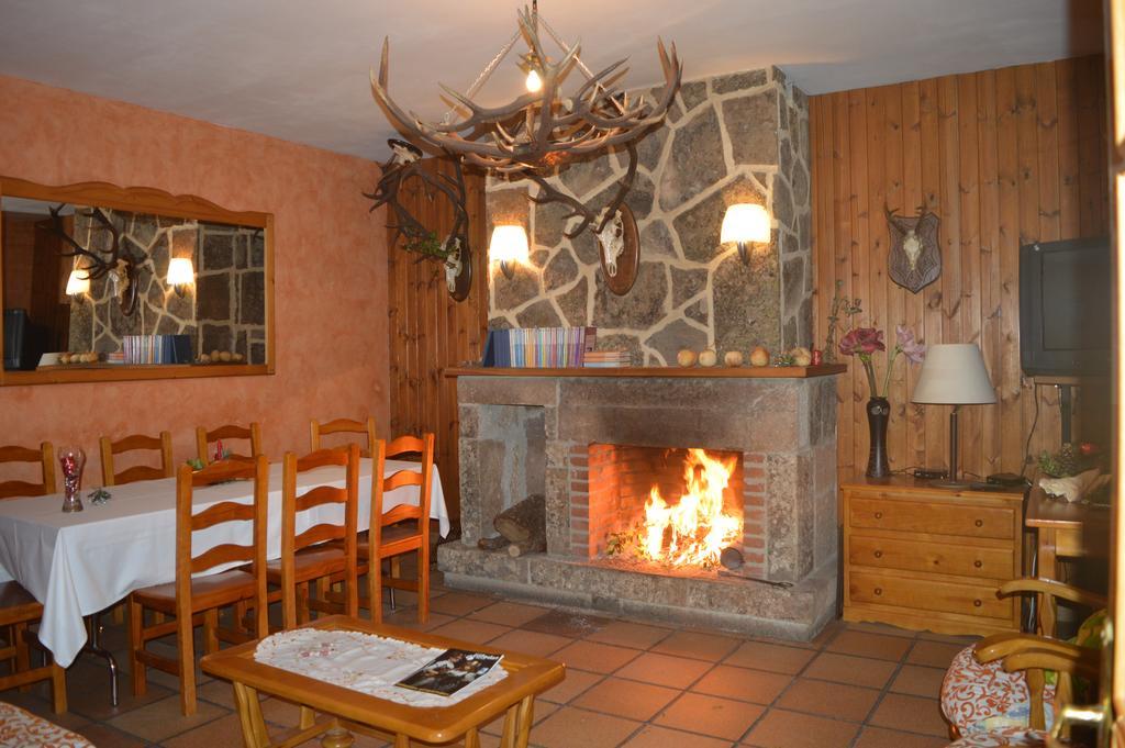 Hostal Revinuesa Εξωτερικό φωτογραφία